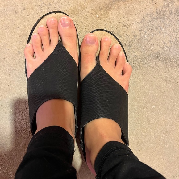 Tahari Black Heeled Sandals - Picture 2 of 5